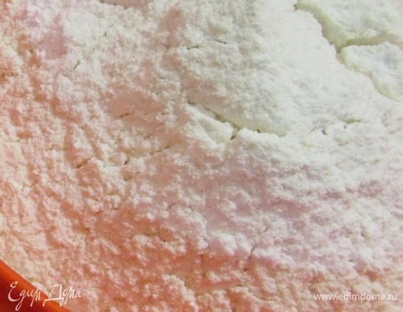 Просеять муку.