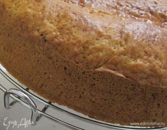 Готовый пирог извлечь из духовки. 10 минут остудить в форме, затем на решетке.
