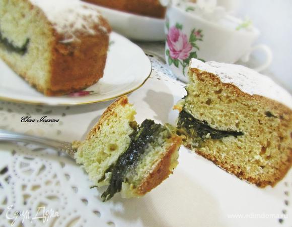 По желанию посыпать пирог сахарной пудрой. Нарезать на кусочки.
