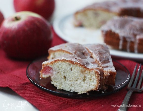 А вот такой кекс в разрезе. Он получился очень сочный и мягкий! 
Вкусен и в теплом, и в холодном виде. Приятного аппетита!
