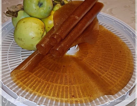 А все она — обычная, простая антоновка. Королева яблоневого сада.
Ангела за трапезой!
