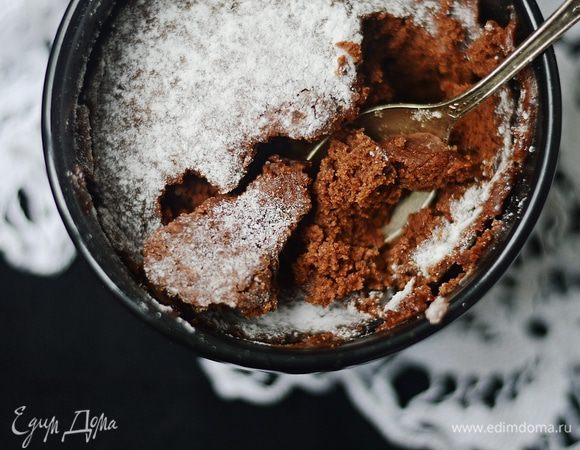 Если же кекс получился суховатый, то можно полить его сверху сиропом или есть с вареньем. Но мне даже суховатый нравится с теплым молоком.