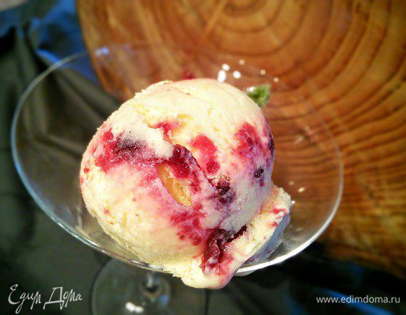 В этом году  эпопею мороженого заканчиваю. Очень понравился мне процесс приготовления домашнего всеми любимого десерта.  