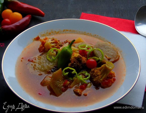 Разлейте по тарелкам и подавайте! По желанию можете приправить сметаной или сливками, или же дополнительно перцем чили. Приятного аппетита!