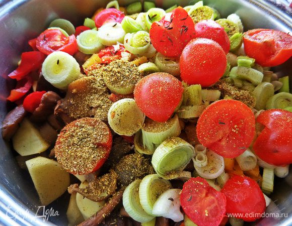 Приправляем по вкусу. У меня смесь ароматных приправ.