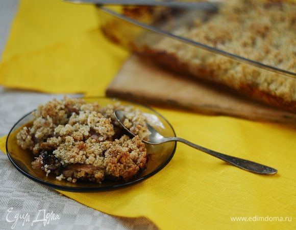 Подавать лучше теплым с шариком ванильного мороженого или со сливками. Но можно и холодным. Это еще один яблочный десерт, который хорош в любом виде.
Приятного аппетита!