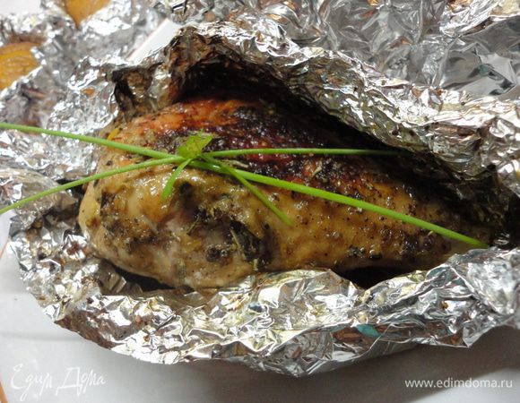 При подаче мясо посыпать любимой зеленью.
