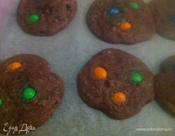 Из данных пропорций ингредиентов у меня вышло 12 штук крупного печенья. Каждое по 70 — 80 грамм.