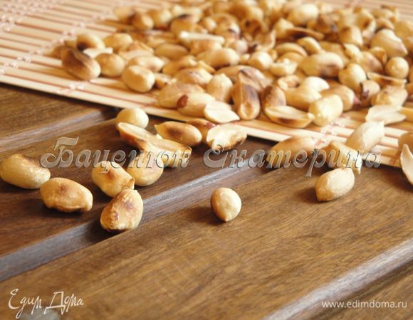 Небольшие подпалины допускаются. Они ничуть не испортят вкус готового торта.