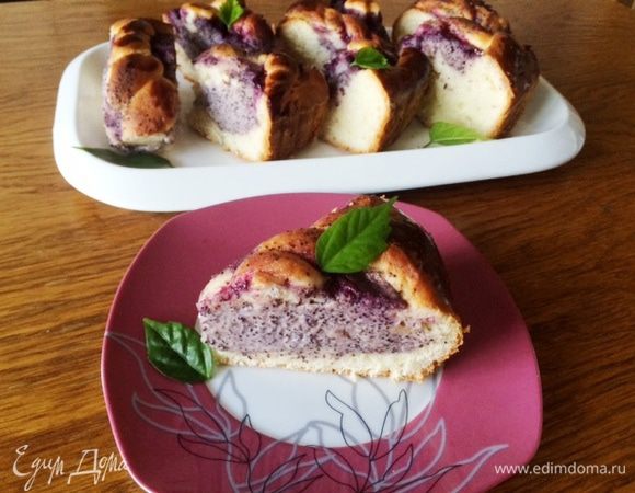 Этот пирог со сливочно-маковой начинкой (вместо творога был сливочный сыр).
