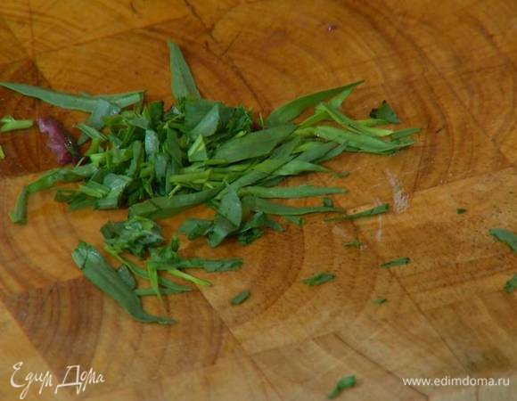 Тархун мелко порубить.