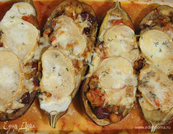 Готовые баклажаны посыпать листьями тимьяна.