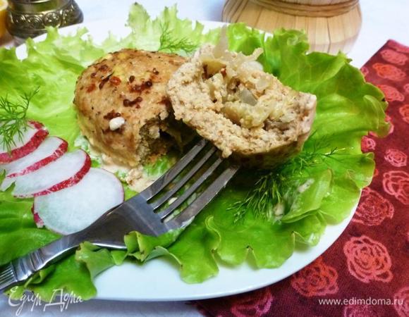 Зразы подаем с рисом или картофелем, со свежими овощами. А еще к блюдам из рыбы хорошо подать домашние соленья. 