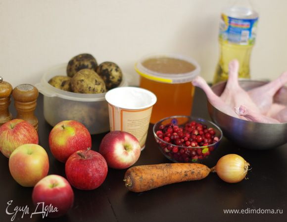 Подготовить указанные продукты, помыть утиные ножки, клюкву. 