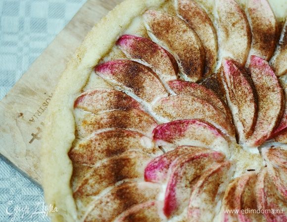 Выпекать торт первые 10 минут при температуре 200°С, а после — еще около 20 — 30 минут при температуре 180°С. Готовый торт оставить остывать в форме. Приятного аппетита!