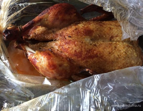 Поставьте в духовку еще на 20 минут, а сами тем временем займитесь пюре и соусом.