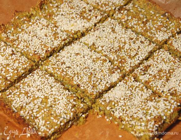 Выпекать в разогретой духовке 25‒30минут.