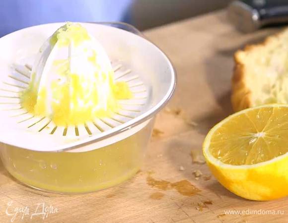 Цедру апельсина натереть на мелкой терке (должна получиться 1 ч. ложка), выжать 100 мл сока.