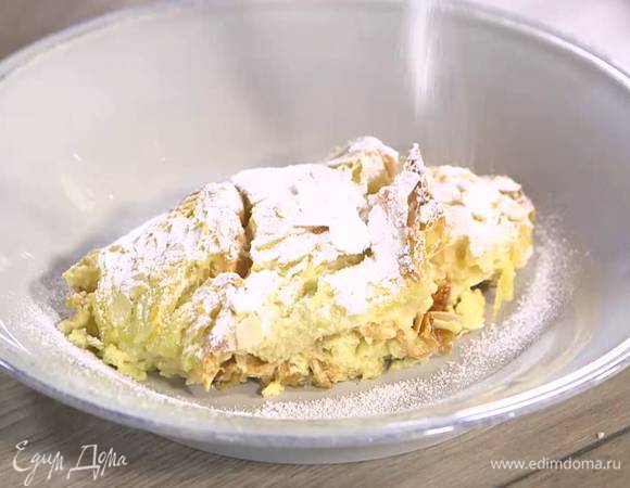 Готовый пудинг посыпать сахарной пудрой.