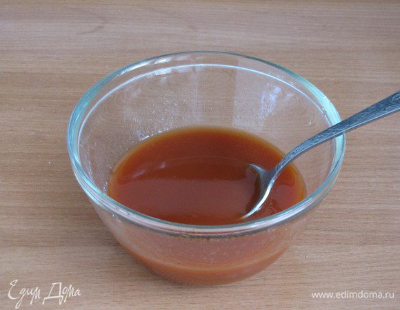 Растворить в воде 1 ст. л. томатной пасты ТМ «Помидорка».