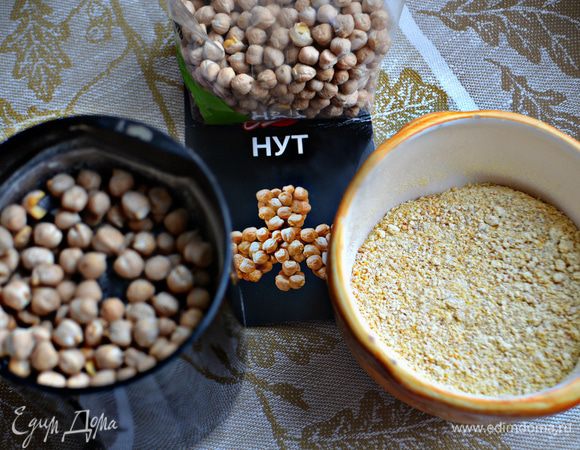 Нут измельчите в кофемолке.