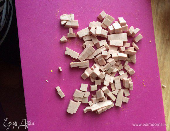 Колбасу режем.