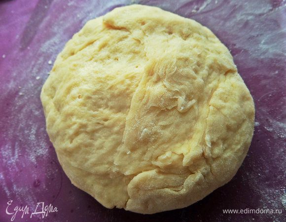 Вымешиваем далее руками.