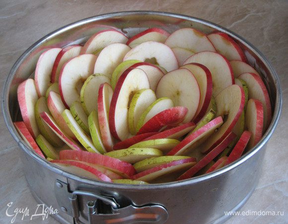 Поставить в духовку, разогретую до 200°С, на 35 минут.