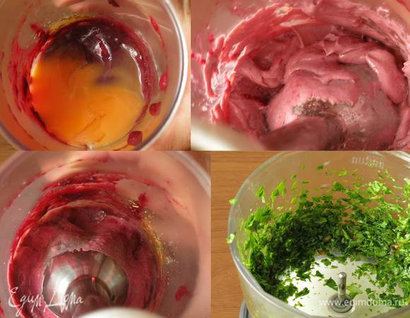 Разбиваем в сливовую массу 2 желтка. Взбиваем. Добавляем порциями масло растительное, льняное от Biolio, взбиваем 7 — 10 минут. Измельчаем зелень.