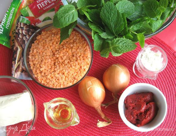 Приготовить все необходимое. Для этого блюда взяла красную колотую персидскую чечевицу, не требующую долгого отваривания (всего 10 — 15 минут).