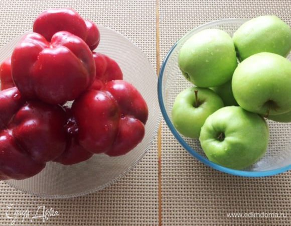В оригинальном рецепте яблоки предполагались сорта Джонатан. Но я люблю очень яблоки Голден, особенно самые зеленые, вот их и использую при мариновании. Главное яблоки должны быть сочными и твердыми, чтобы не превратились при бланшировании в переваренный картофель.