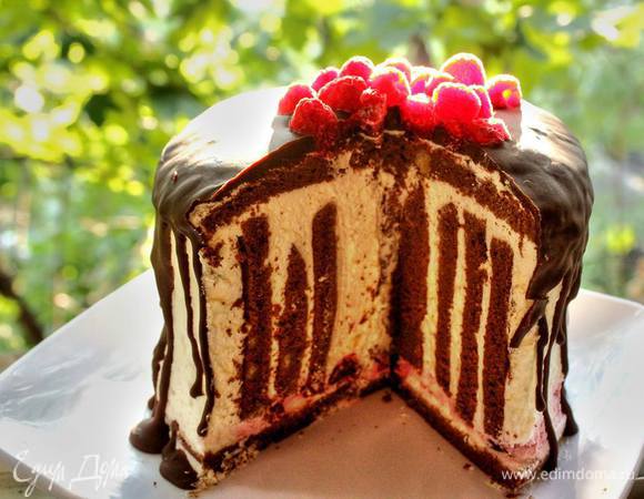 А потом, настоявшийся за ночь торт, раскроет с первым разрезом свою прекрасную душу)