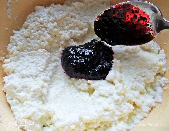 Вместо сахара и для цвета добавила черничный джем.
