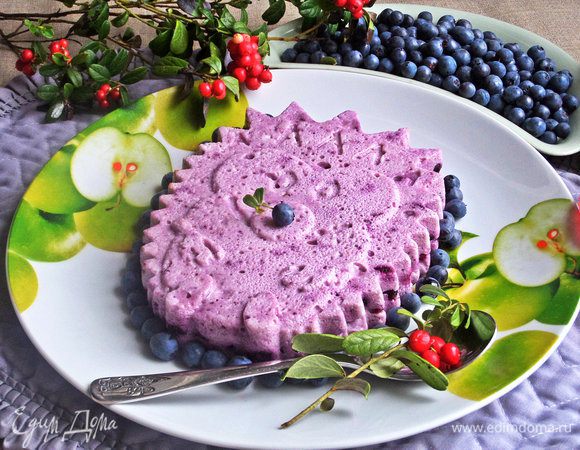 Украшаем ягодками.