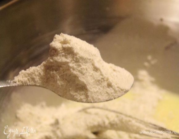 Вмешать муку.

