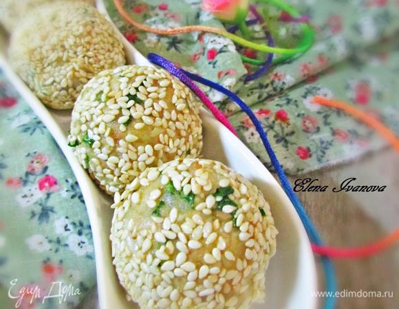 Готовую закуску выложить на сервировочное блюдо и подать на стол.