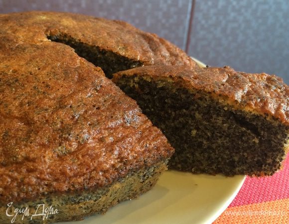 Вот и готов наш кексик. При желании можно его посыпать шоколадом или еще какой-нибудь вкусняшкой. Приятного аппетита!