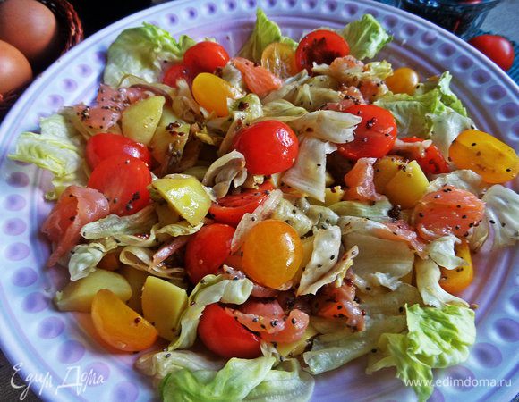 Перемешать салат.