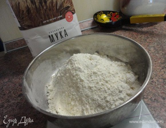 200 г пшеничной муки «Рязаночка».