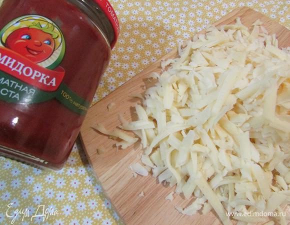 Сыр натереть на крупной терке.