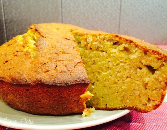 Вот и готов мой красавец! Такой запах стоит на весь дом волшебный. А самое интересное, что вас я предупредила, что нужно внимательно смотреть за пирогом, а сама немного передержала его. Может он и не самый красивый получился, зато очень-очень вкусный. 