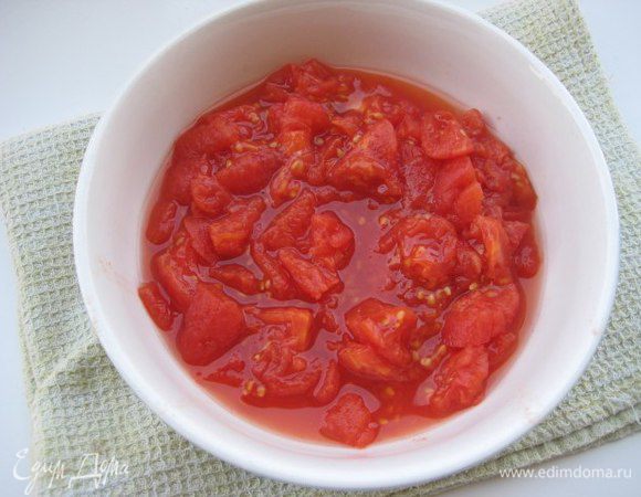 Помидоры мелко измельчить.