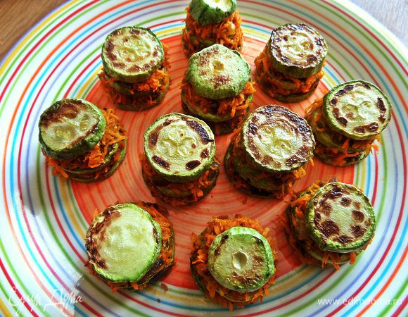 И сверху наиболее мелкие кружочки. Как вы понимаете, башенки можно и выше продолжать, были бы продукты.