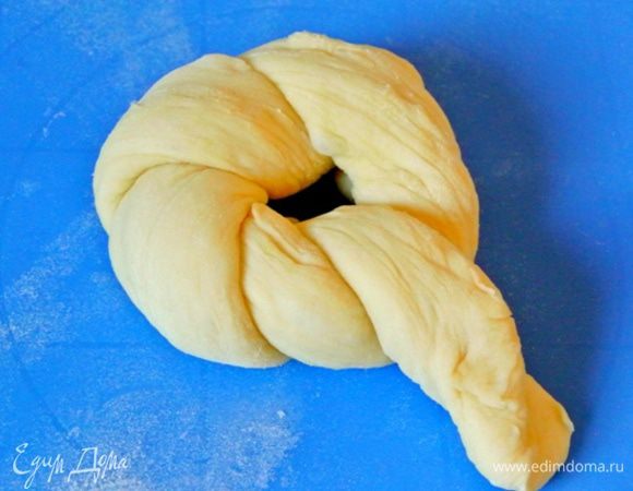 Обернуть концы жгута вокруг петли.