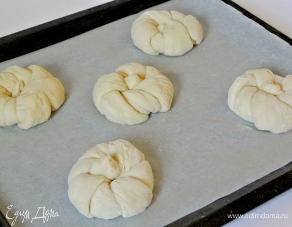 Поставить на расстойку на 30 минут.