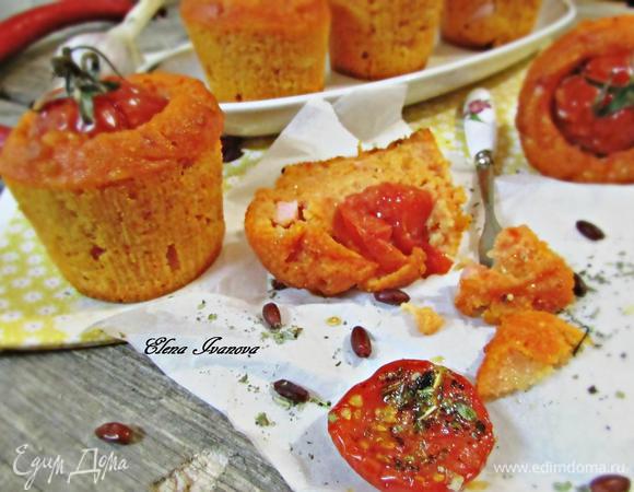 Готовые быстрые закусочные кексы достать из духовки. Пару минут дать постоять, затем вынуть из формочек и охладить.