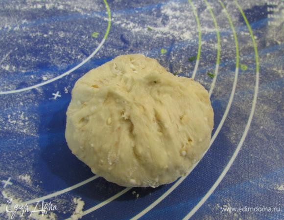 Тесто собрать в мешочек.