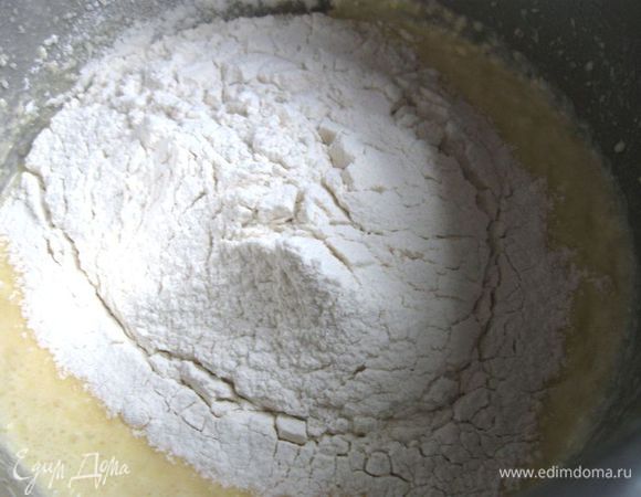 Добавить муку.