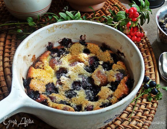 Форма побольше запекалась полчаса. Масса сильно поднимется в духовке, но потом осядет.