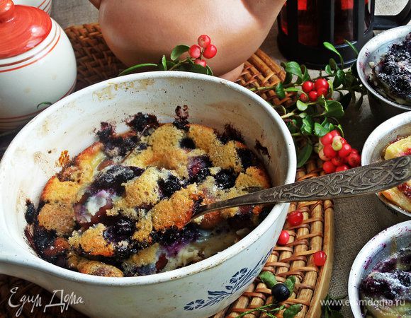 К черешне я еще кинула голубику (много ее в этом году было), так наряднее вышло.